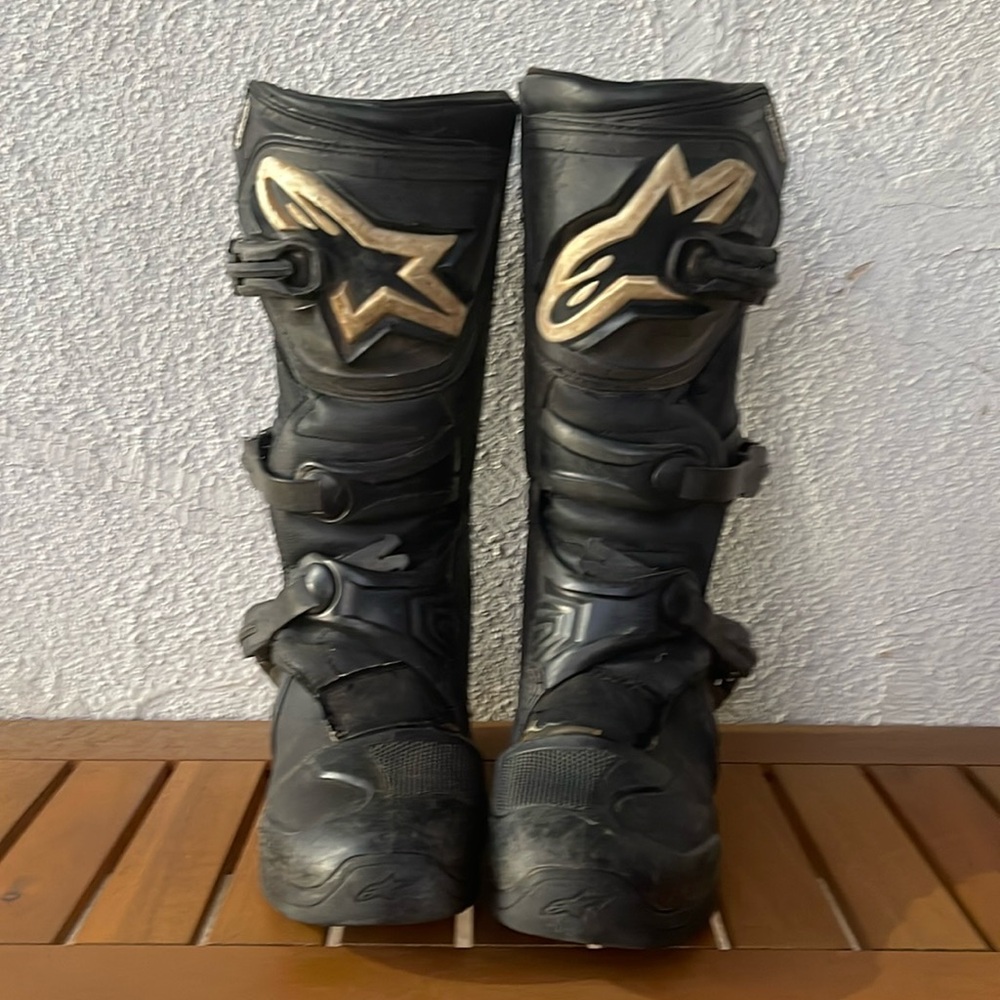 Alpinestar tech 3 size 7 men’s black and white dirt bike boots.